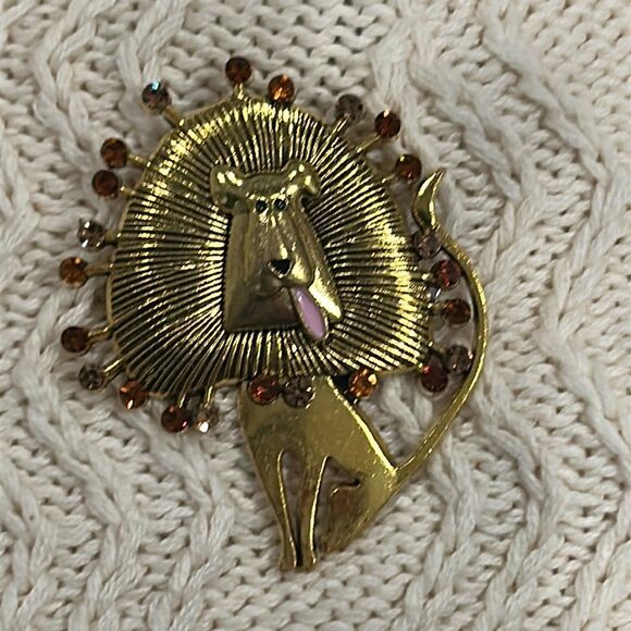 Gold Lion Brooch with Multicolor Accents - Picture 4 of 4